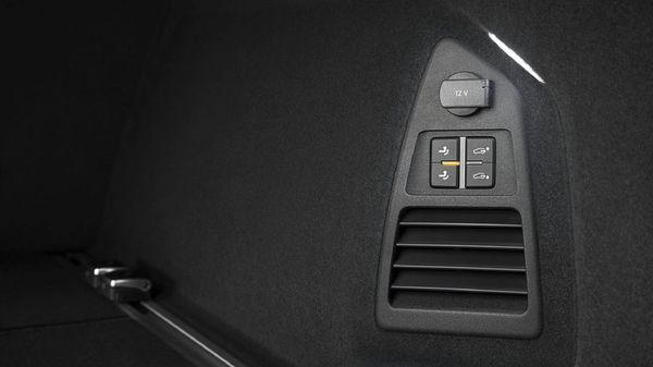 2025-Volkswagen-Touareg-V6-TDI-R-Line image:23