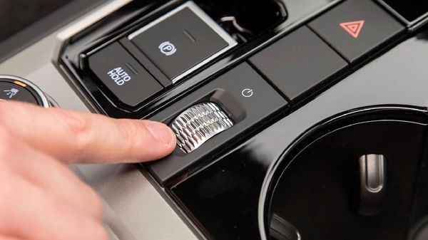 2025-Volkswagen-Touareg-V6-TDI-R-Line image:26
