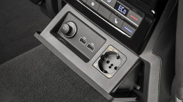 2025-Volkswagen-Touareg-V6-TDI-R-Line image:32