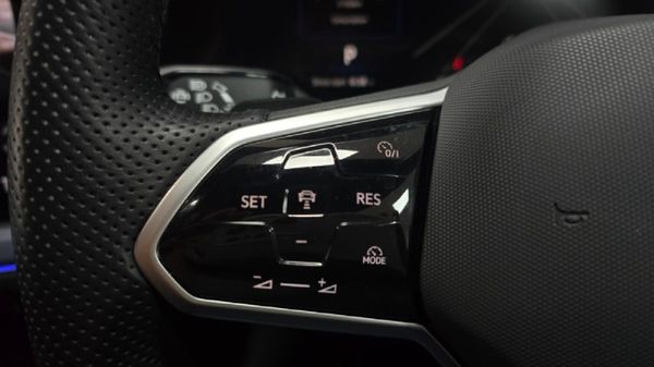 2025-Volkswagen-Touareg-V6-TDI-R-Line image:6