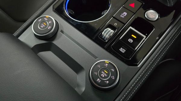 2025-Volkswagen-Touareg-V6-TDI-R-Line image:8
