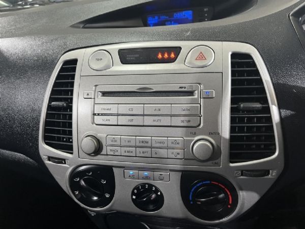 2010-Hyundai-i20-16 image:9