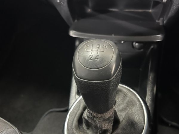 2010-Hyundai-i20-16 image:13