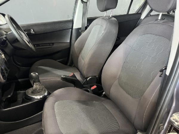 2010-Hyundai-i20-16 image:7