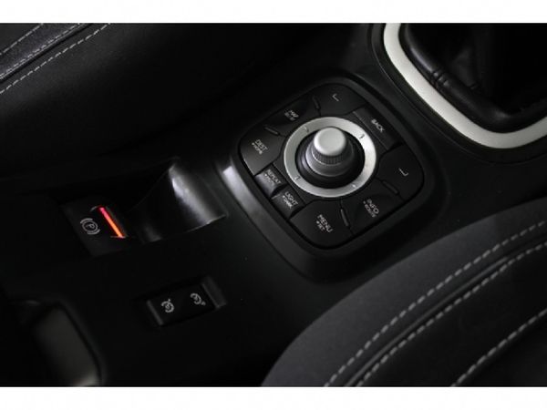 2012-Renault-Megane-III-CC-14TCe-GT-Line image:8