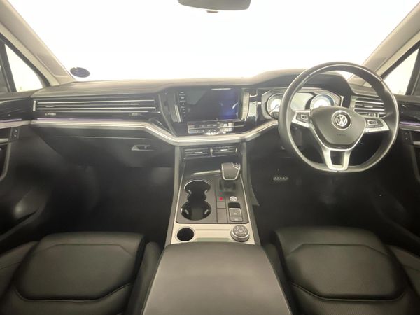 2019-Volkswagen-Touareg-30-TDI-V6-Luxury image:1
