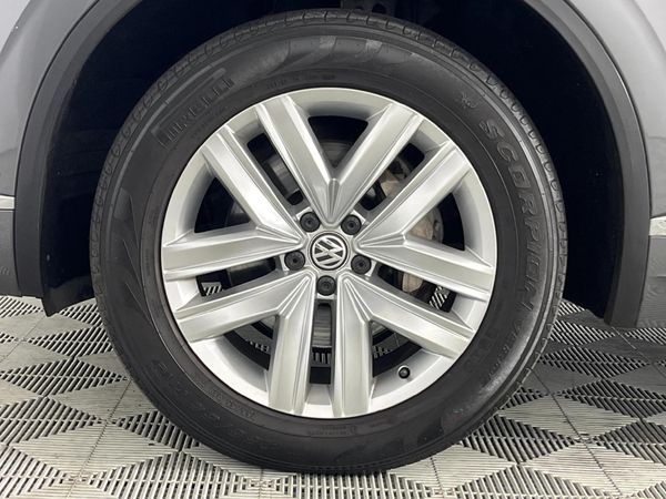 2019-Volkswagen-Touareg-30-TDI-V6-Luxury image:4