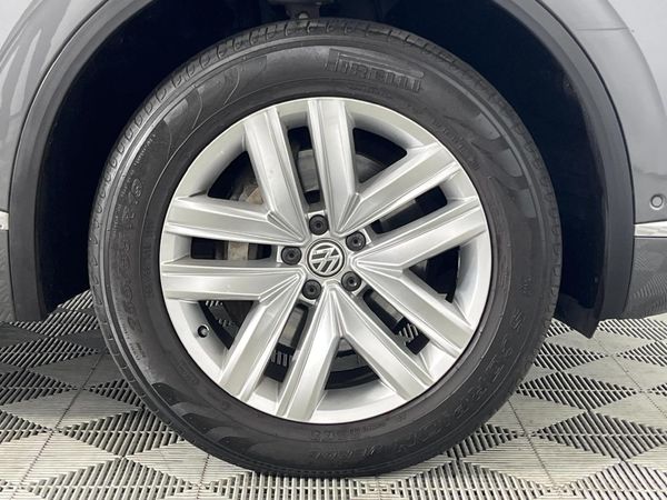 2019-Volkswagen-Touareg-30-TDI-V6-Luxury image:5