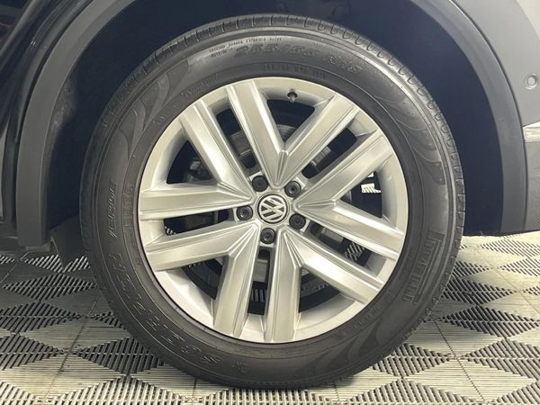 2019-Volkswagen-Touareg-30-TDI-V6-Luxury image:6