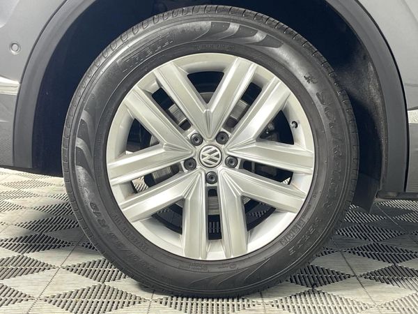 2019-Volkswagen-Touareg-30-TDI-V6-Luxury image:7
