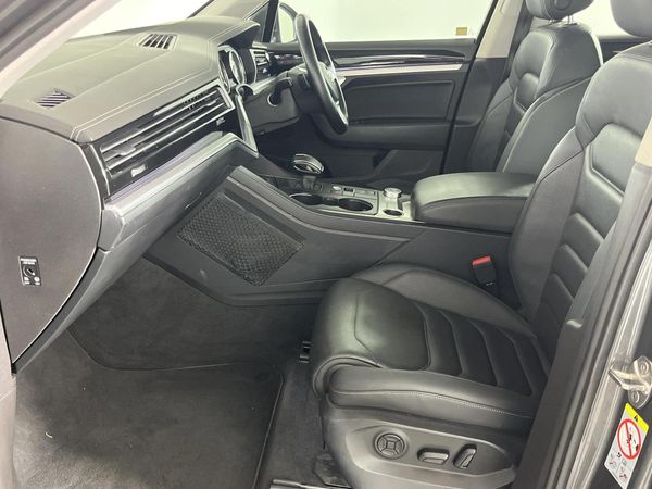 2019-Volkswagen-Touareg-30-TDI-V6-Luxury image:8