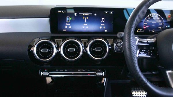 2025-Mercedes-Benz-A-Class-A-200-Auto image:11