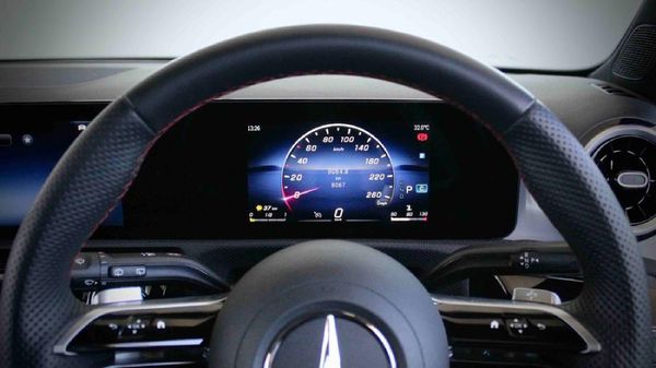 2025-Mercedes-Benz-A-Class-A-200-Auto image:7