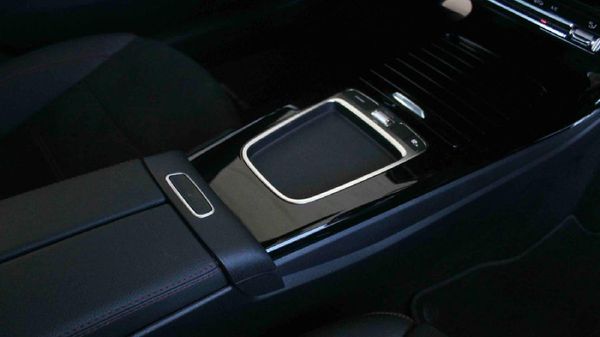 2025-Mercedes-Benz-A-Class-A-200-Auto image:8