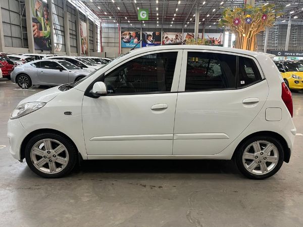 2013-Hyundai-i10-125-Glide image:5