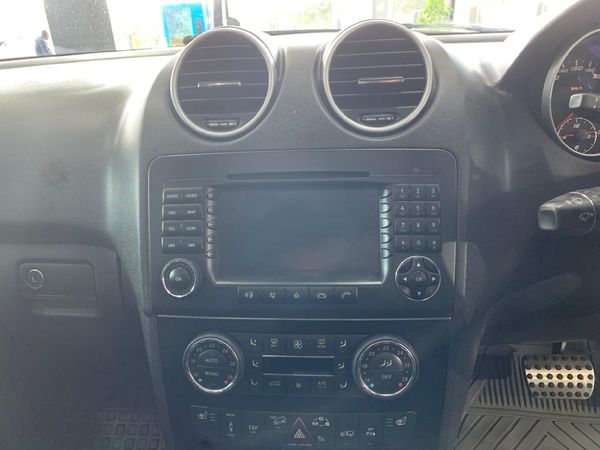 2007-Mercedes-AMG-ML-63-AMG image:12