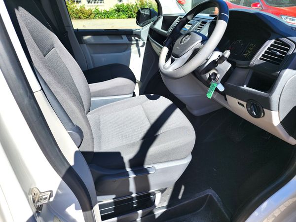 2020-Volkswagen-Kombi-20-TDI-Auto-103kW-Trendline image:5