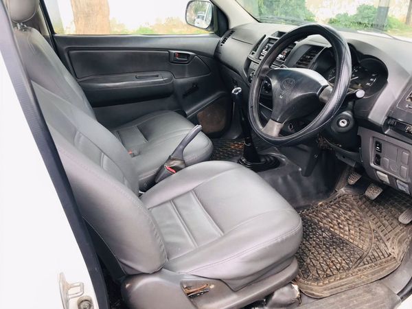 2014-Toyota-Hilux-20-VVTi-Single-Cab image:5