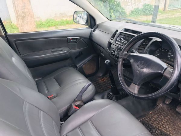 2014-Toyota-Hilux-20-VVTi-Single-Cab image:6