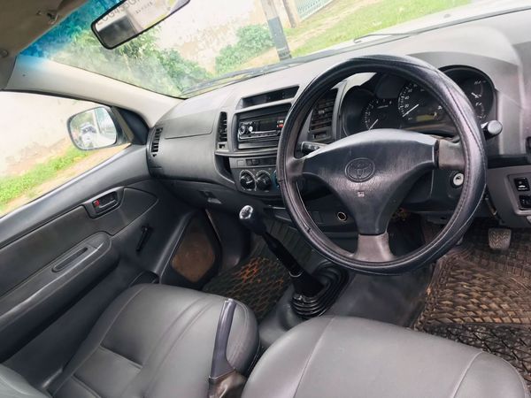 2014-Toyota-Hilux-20-VVTi-Single-Cab image:7
