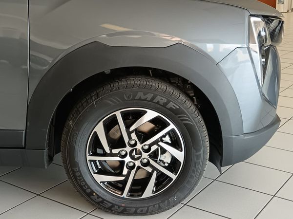 2026-Mahindra-XUV-3XO-12T-AX5 image:3