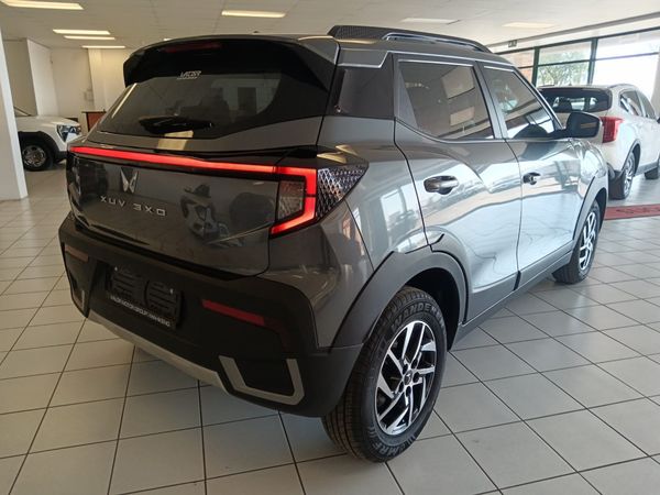 2026-Mahindra-XUV-3XO-12T-AX5 image:5