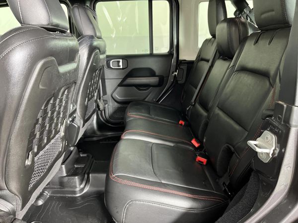 2019-Jeep-Wrangler-Unlimited-Rubicon-36-V6 image:3