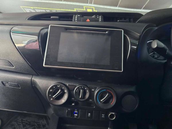 2018-Toyota-Hilux-24-GD-6-Raised-Body-SRX-Extended-Cab image:11