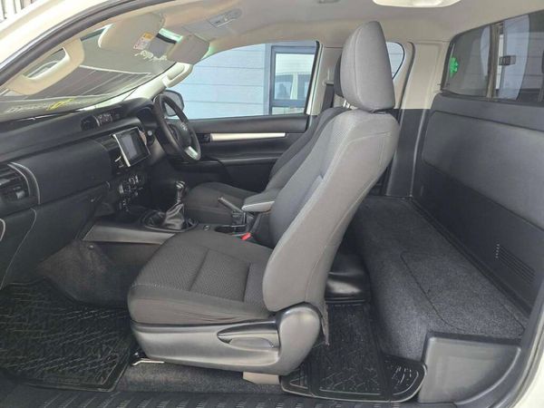 2018-Toyota-Hilux-24-GD-6-Raised-Body-SRX-Extended-Cab image:13