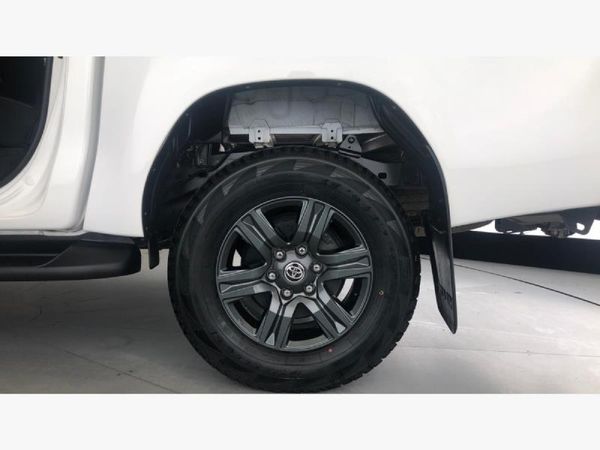 2025-Toyota-Hilux-24-GD-6-Raider-4x4-Auto-Double-Cab image:9