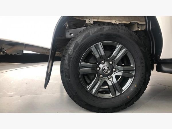 2025-Toyota-Hilux-24-GD-6-Raider-4x4-Auto-Double-Cab image:10