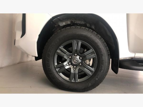 2025-Toyota-Hilux-24-GD-6-Raider-4x4-Auto-Double-Cab image:24