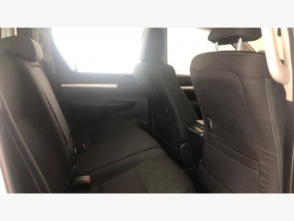 2025-Toyota-Hilux-24-GD-6-Raider-4x4-Auto-Double-Cab image:7