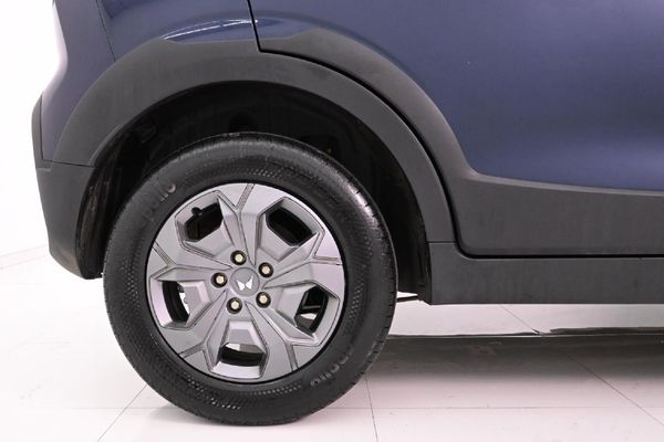 2025-Mahindra-XUV-3XO-12T-MX3-Auto image:4