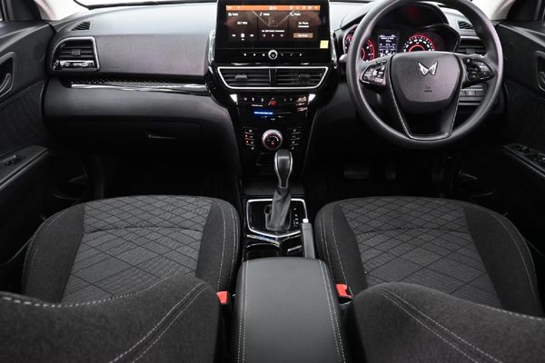 2025-Mahindra-XUV-3XO-12T-MX3-Auto image:7