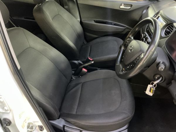 2019-Hyundai-Grand-i10-125-Fluid image:10