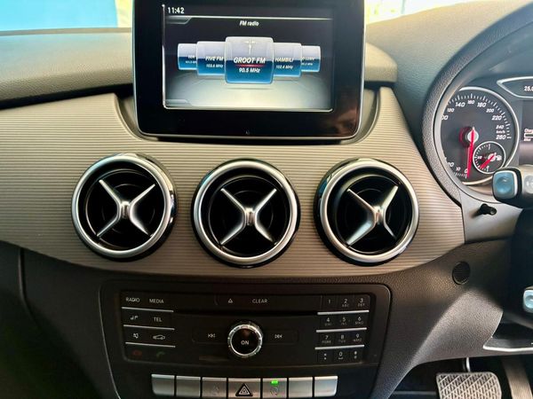 2015-Mercedes-Benz-B-Class-B-200-Auto image:9