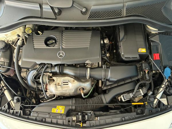 2015-Mercedes-Benz-B-Class-B-200-Auto image:14