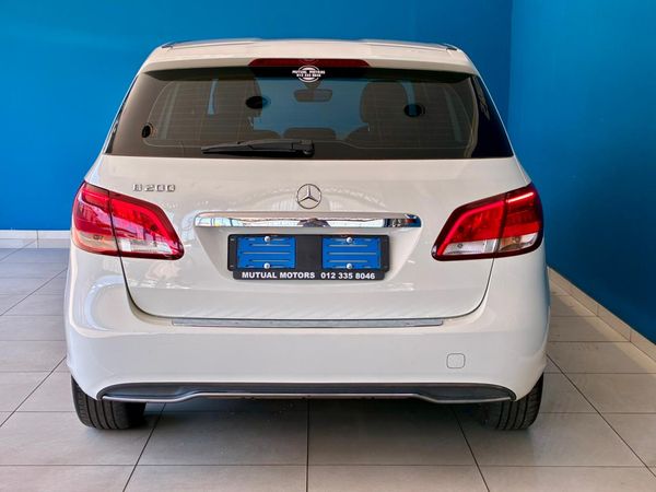 2015-Mercedes-Benz-B-Class-B-200-Auto image:4