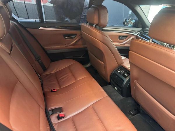 2011-BMW-5-Series-530d-Exclusive-Auto image:7