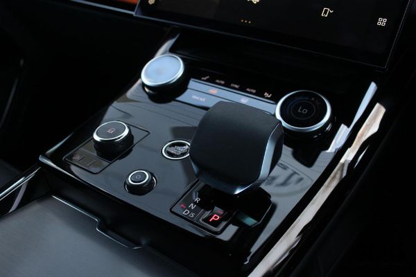 2023-Land-Rover-Range-Rover-Sport-30D-Dynamic-SE-D350 image:12