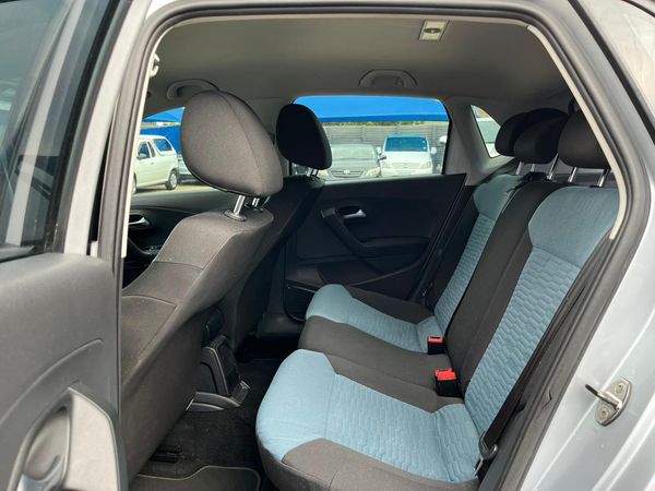 2011-Volkswagen-Polo-12-TDI-Bluemotion-5-dr image:10