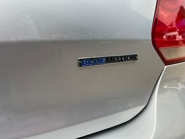 2011-Volkswagen-Polo-12-TDI-Bluemotion-5-dr image:15