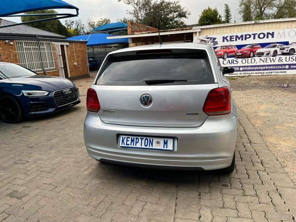 2011-Volkswagen-Polo-12-TDI-Bluemotion-5-dr image:17