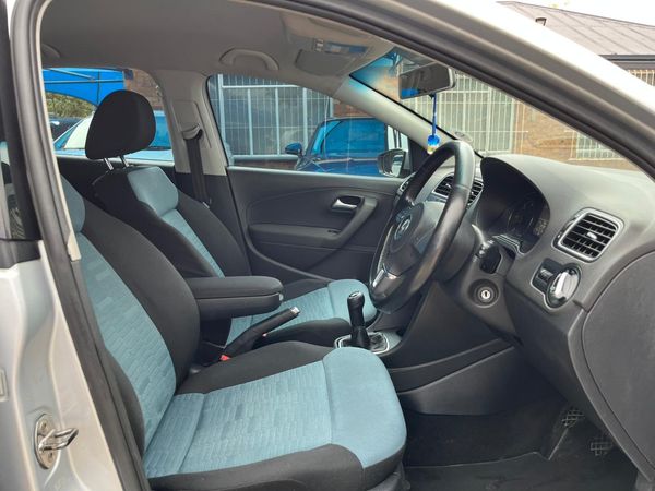 2011-Volkswagen-Polo-12-TDI-Bluemotion-5-dr image:7