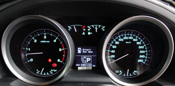 2011-Toyota-Land-Cruiser-200-45D-4D-VX image:11