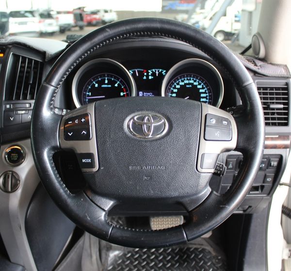 2011-Toyota-Land-Cruiser-200-45D-4D-VX image:12