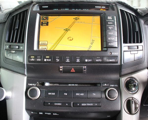 2011-Toyota-Land-Cruiser-200-45D-4D-VX image:15