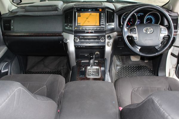 2011-Toyota-Land-Cruiser-200-45D-4D-VX image:19