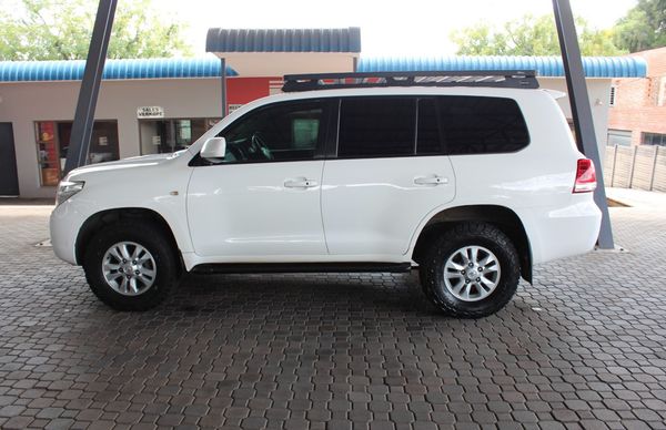 2011-Toyota-Land-Cruiser-200-45D-4D-VX image:3